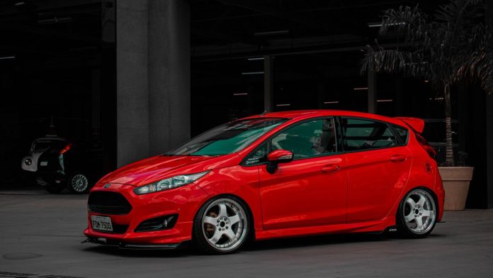 Чи варто брати Ford Fiesta б/у: чесний вердикт, двигуни, ціни, слабкі місця Ford Fiesta Mk7 червоний хетчбек