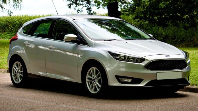 Чи варто брати Ford Focus 3 б/у: чесний вердикт, двигуни, ціни, слабкі місця Ford Focus 3 хетчбек сріблястий