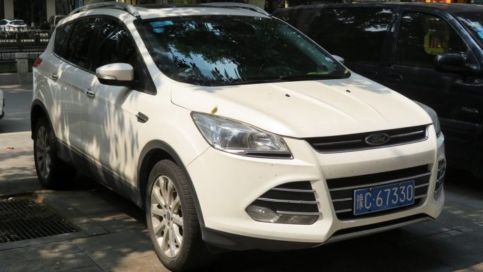 Чи варто брати Ford Kuga б/у: чесний вердикт, двигуни, ціни, слабкі місця Ford Kuga другого покоління білий