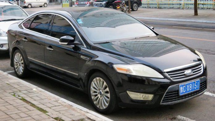 Чи варто брати Ford Mondeo 4 б/у: чесний вердикт, двигуни, ціни, слабкі місця Ford Mondeo 4 чорний седан