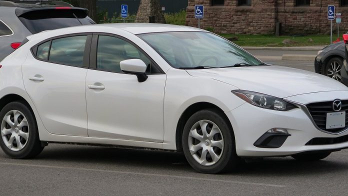 Mazda 3 BM білий хетчбек