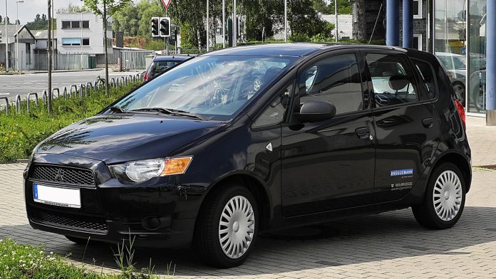 Чи варто брати Mitsubishi Colt б/у: чесний вердикт, двигуни, ціни, слабкі місця Mitsubishi Colt Z30 чорний хетчбек