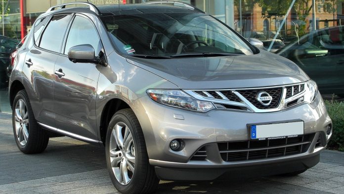 Nissan Murano Z51 сріблястий кросовер