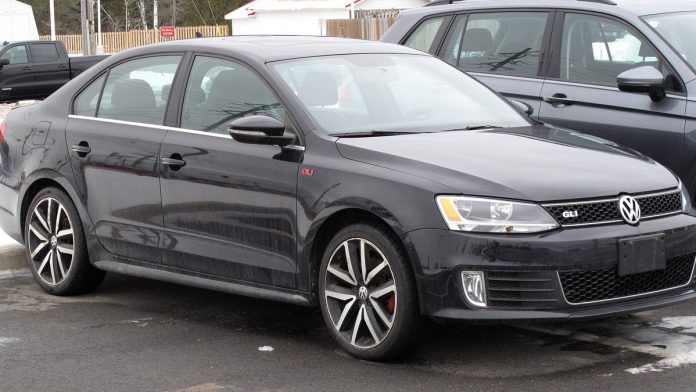 Чи варто брати VW Jetta б/у: чесний вердикт, двигуни, ціни, слабкі місця VW Jetta VI чорний седан