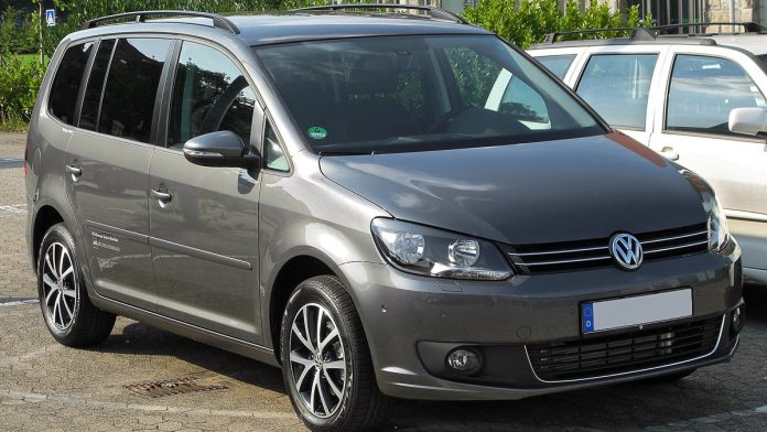 VW Touran сірий мінівен