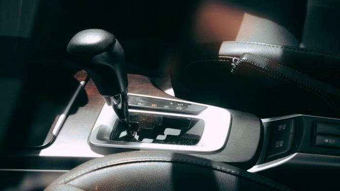 Коробка-робот: що це, чим відрізняється від автомата і чи брати