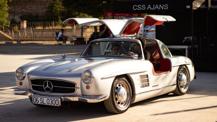 Mercedes 300SL Gullwing: крила чайки і ціна легенди сьогодні
