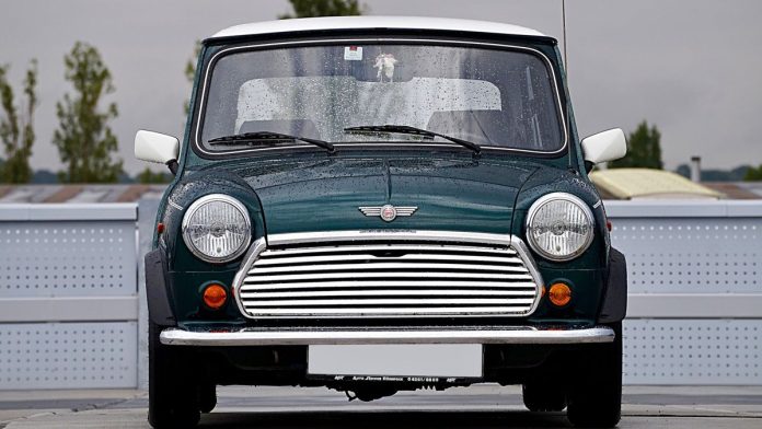 Класичний Mini Cooper: маленький гігант і ціна сьогодні