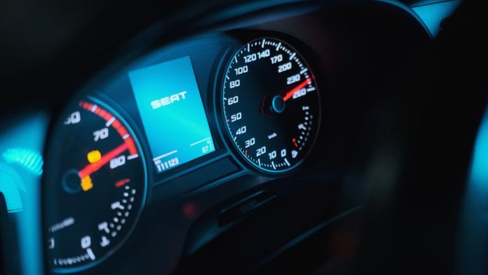Штраф за порушення розташування на проїзній частині 2026: 510 грн, ч. 2 ст. 122 КУпАП, знижка і оскарження Штраф за порушення ПДР 2026