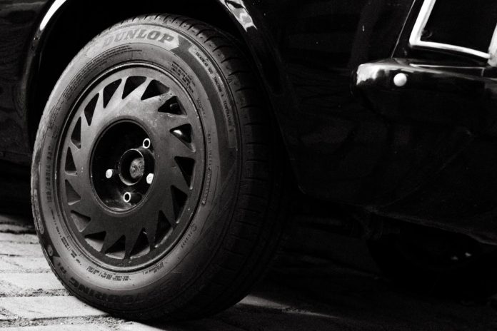 Розмір шин і дисків VW Caddy 3 (2003-2015): заводські типорозміри, розболтовка, взаємозамінні розміри Розмір шин і дисків VW Caddy 3 (Typ 2K)
