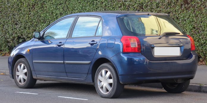 Toyota Corolla E12 2.0 D-4D 2003 року, вид ззаду