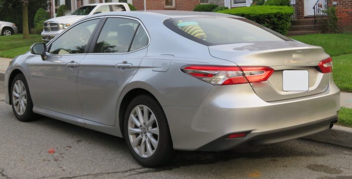 Двигун Toyota A25A-FKS 2.5 (Camry XV70, RAV4 XA50): характеристики, олива, відкликання, проблеми Toyota Camry XV70 2018 року, вид ззаду