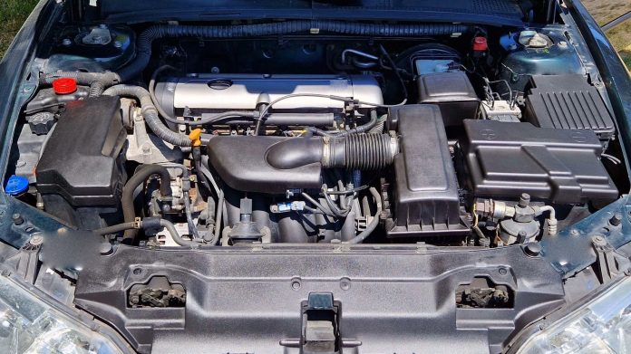 Двигун PSA EW10 2.0 16V (Peugeot 307, 407, Citroen C4, C5): версії, ремінь ГРМ, олива, проблеми Двигун PSA EW10J4 2.0 16V у моторному відсіку Peugeot 406 Coupe