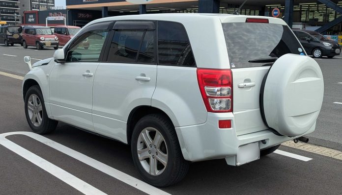 Двигун Suzuki J20A 2.0 (Grand Vitara): характеристики, ланцюги, клапани, олива, проблеми Suzuki Escudo (Grand Vitara) 2005-2008 років, вид ззаду