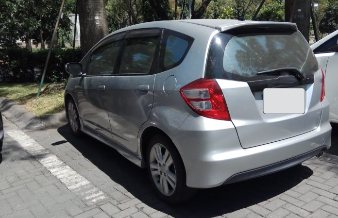 Двигун Honda L15A 1.5 i-DSI і VTEC (Fit, Jazz, Mobilio, Freed, City): версії, ланцюг, олива, свічки Honda Jazz 1.5 другого покоління з двигуном L15A, вид ззаду