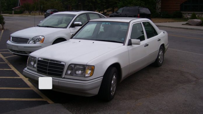 Двигун Mercedes-Benz M104 2.8, 3.0, 3.2 (W124 E320, W140, W210): версії, ланцюг, олива, проблеми Mercedes-Benz E320 W124 1994 року з двигуном M104