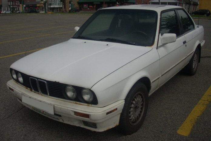 Двигун BMW M20 (E30 320i, 325i, 325e, E28, E34): версії, ремінь ГРМ, клапани, олива, проблеми BMW 325i E30 купе з двигуном M20