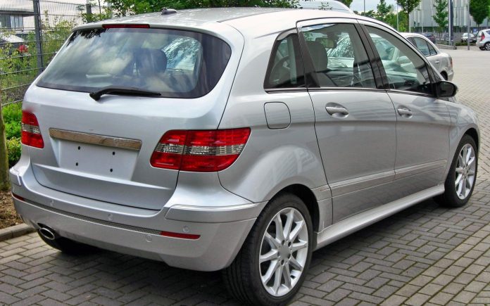 Двигун Mercedes-Benz M266 1.5, 1.7, 2.0 і 2.0 Turbo (A-клас W169, B-клас W245): версії, олива, бензин Mercedes-Benz B 200 W245 з двигуном M266, вид ззаду