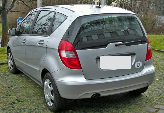 Двигун Mercedes-Benz OM640 2.0 CDI (A-клас W169, B-клас W245): версії, олива, сажовий фільтр, відкликання Mercedes-Benz A 180 CDI W169 з двигуном OM640, вид ззаду
