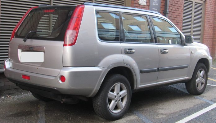 Nissan X-Trail T30 2.0 2005 року, вид ззаду